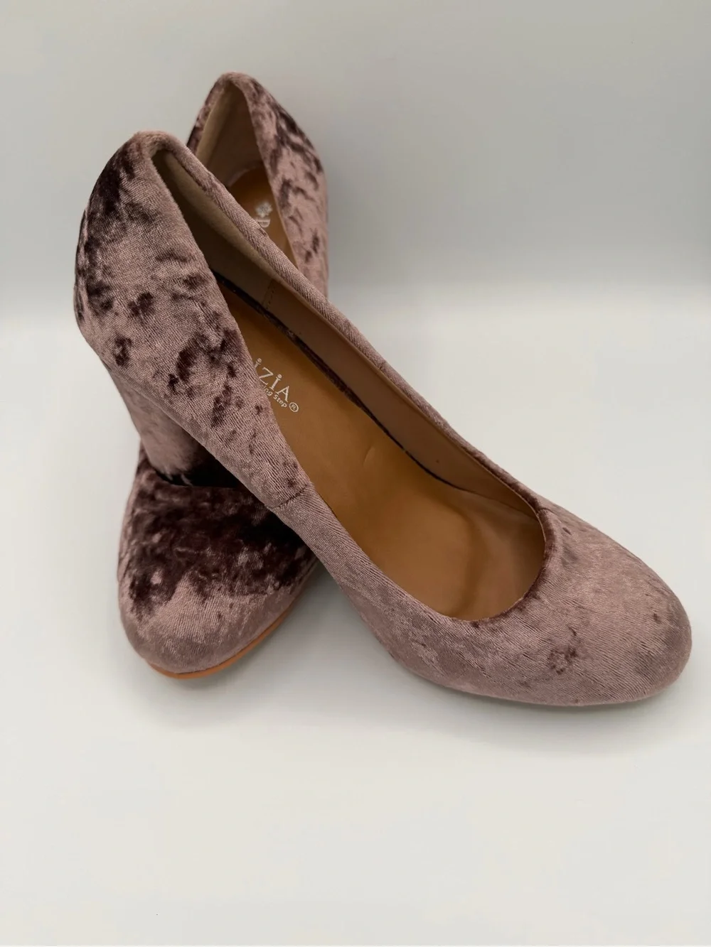 Patrizia Pepe Crushed Velvet Block Heels in Mauve Rose